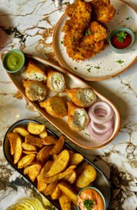 Best Cafes in Hyderabad – Adda & Aroma Cafe, fried snacks with sauce