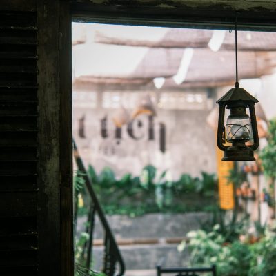 Best Cafes in Hyderabad – Adda & Aroma Cafe, cafe lighting